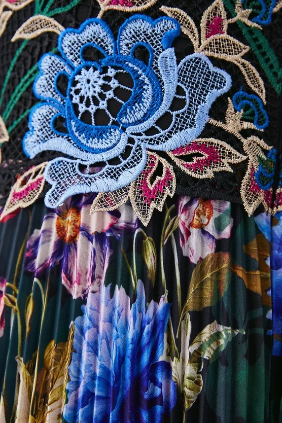 New ๐ Karen Millen Metallic Guipure Lace Placed Floral Pleat Midi ๐ Dress โ๏ธ 8 New ๐ Karen Millen Metallic Guipure Lace Placed Floral Pleat Midi ๐ Dress โ๏ธ - Image 6